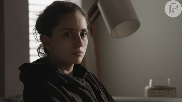 Ivana (Carol Duarte) ficará emocionada ao ser defendida pelo irmão, Ruy (Fiuk)