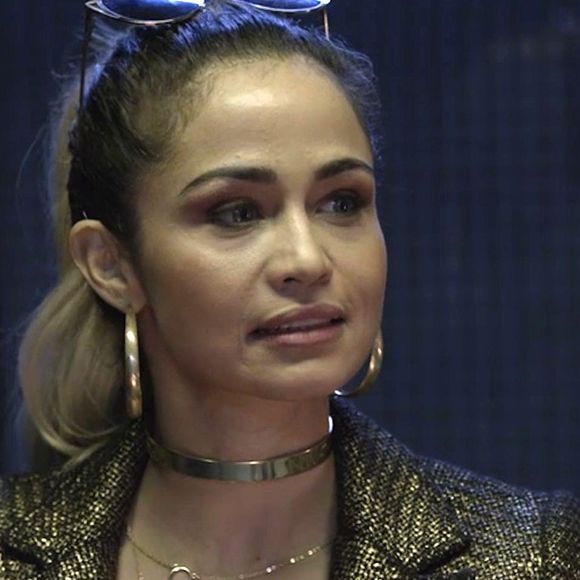 Sandra Helena (Nanda Costa) ficará na mira de Antônia (Vanessa Giácomo) durante investigação da polícia, na novela 'Pega Pega'