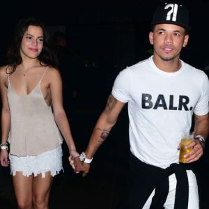 Ex-BBB Emilly posa de biquíni e fãs festejam comentário de Jô Amâncio: 'De olho'