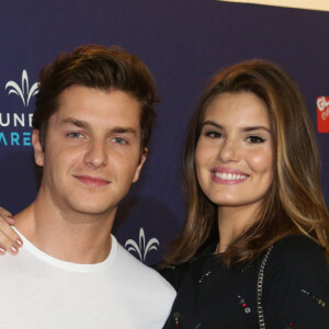 Camila Queiroz quer vestido clássico para casamento e elege madrinhas: 'Irmãs'