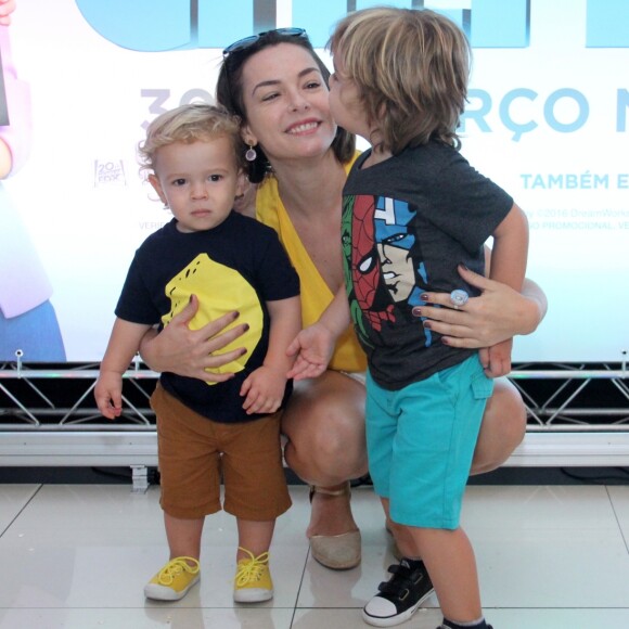 'O segredo é correr atrás dos filhos e do cachorro', brinca Regiane Alves sobre método para emagrecer