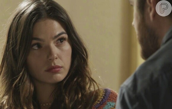 Ritinha (Isis Valverde) insinua para Zeca (Marco Pigossi) que Ruyzinho pode ser seu filho, na novela 'A Força do Querer'