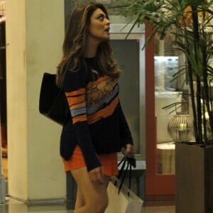 Juliana Paes deixa shopping após ir às compras na Zona Oeste do Rio