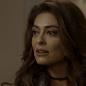 Bibi (Juliana Paes) diz que Jeiza (Paolla Oliveira) só se interessa pelo que é 'seu', e acusa-a de seduzir Caio (Rodrigo Lombardi), na novela 'A Força do Querer'