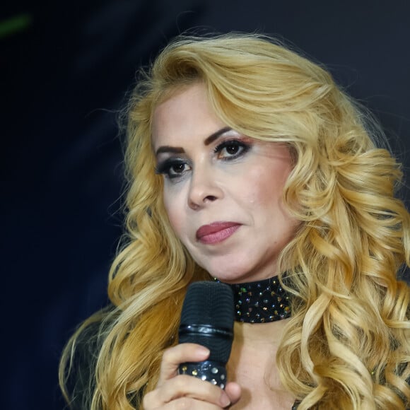 Um fã invadiu o palco e derrubou Joelma durante show da cantora em São Paulo