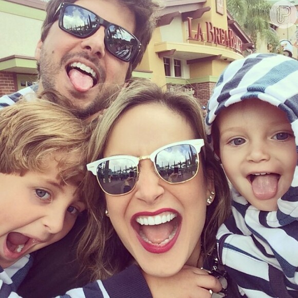 Claudia Leitte posta foto curtindo feriado com a família nesta sexta-feira,  18 de abril de 2014