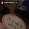Marina Ruy Barbosa brinca com plaquinha: 'Eu ainda tô solteira'