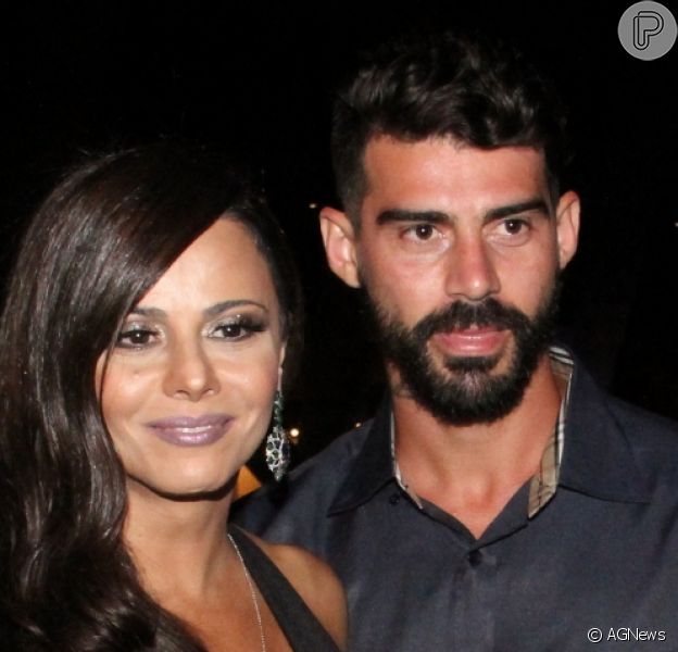 Viviane Araujo e o jogador de futebol Radamés se separaram após 10 anos. A informação foi confirmada ao Purepeople pela assessoria de imprensa da atriz nesta segunda-feira, 28 de agosto de 2017: 'De comum acordo'
