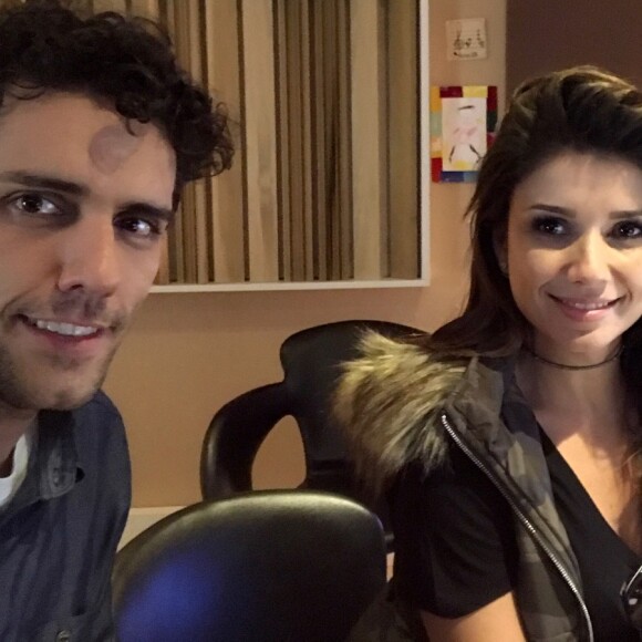 Paula Fernandes passou o aniversário longe do namorado, Thiago Arancam. A cantora está em turnê pela África