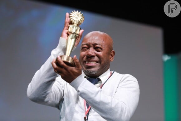 Nando Cunha levou o prêmio de Melhor Ator pelo curta-metragem brasileiro 'Telentrega' no 45º Festival de Cinema de Gramado