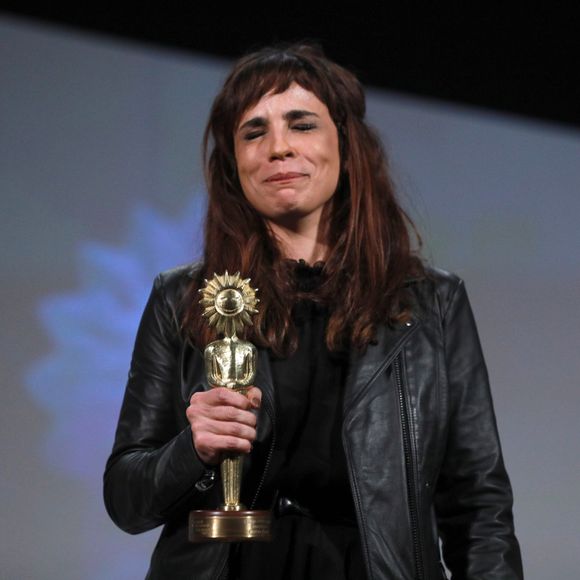 Maria Ribeiro se emocionou ao levar o Kikito de Melhor Atriz Brasileira pelo longa-metragem brasieiro 'Como Nossos Pais', na noite de sábado, 26 de agosto de 2017