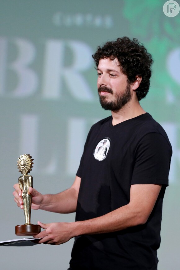 Thiago Carvalhães ganhou o Kikito de Melhor Filme na categoria Curta-Metragem Brasileiro por 'A Gis' no 45º Festival de Cinema de Gramado