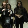 Anitta deixou a barriga à mostra ao ir ao cinema com a mãe, Mirian Macedo, na segunda-feira, 28 de agosto de 2017, no Rio de Janeiro
