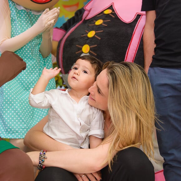 Fernanda Gentil se declarou para o filho, Gabriel, de 2 anos: 'Pai Nosso que está nos céu, abençoe ele. Que ele cresça com alegrias e realizações, mas se tiver que escolher, que ele cresça com saúde e paz'