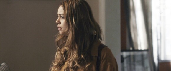 Na supersérie 'Os Dias Eram Assim', Alice (Sophie Charlotte) receberá Vitor (Daniel de Oliveira) com socos e pontapés quando ele a visitar no manicômio