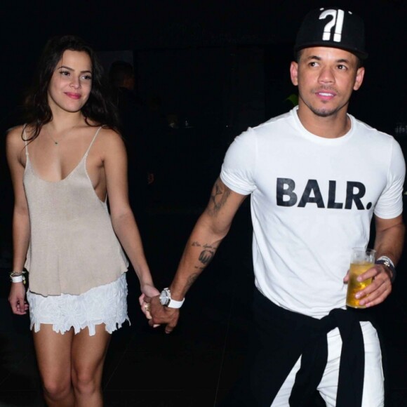 'Meu coração está muito bem. Eu estou solteira. Estou me dedicando a minha carreira e trabalhando', garantiu Emilly Araújo em conversa com o Purepeople