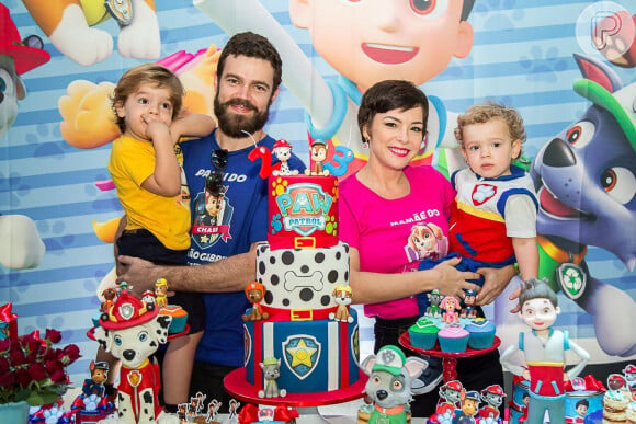 Regiane Alves comemorou no Espaço Encantado, no Rio de Janeiro, o aniversário de 2 anos do seu filho mais novo, Antônio, acompanhada do filho mais velho João Gabriel, de 3 anos e do marido João Gomez