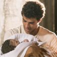 'Esse contato todo aflorou muito a minha vontade de ser pai, mas sei que ainda é cedo', frisa o ator Matheus Abreu, o Tato de 'Malhação'
