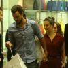Paola Oliveira deixa loja de sapatos ao lado do marido, Joaquim Lopes, em shopping da Barra da Tijuca, Zona Oeste do Rio de Janeiro, em 21 de abril de 2014