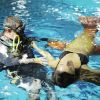 Isis Valverde treinou acompanhada de seu professor de nado
