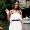 Bruna Marquezine apostou em um look branco para conferir o Festival de Veneza
