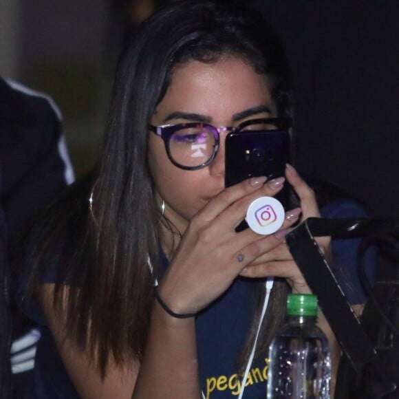 Anitta, de óculos de grau, marcou presença no Baile do Lampreia, evento promovido pelo namorado, no Rio de Janeiro, na sexta-feira, 1º de setembro de 2017