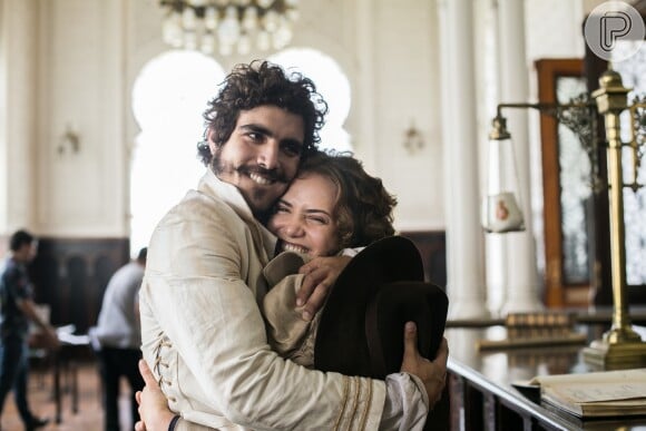 Leopoldina (Leticia Colin) e Pedro (Caio Castro) ficam juntos e felizes no final da novela 'Novo Mundo', em 26 de setembro de 2017