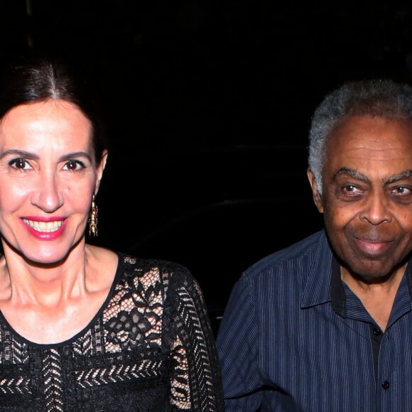 Gilberto Gil e a mulher, Flora, foram ao aniversário de Luciano Huck