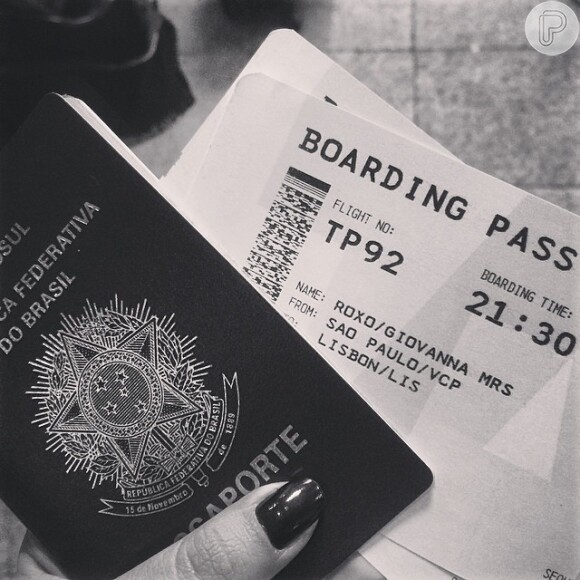 Giovanna Lancellotti embarcou no aeroporto Internacional de Viracopos, em Campinas, na noite do último sábado, 19 de abril de 2014. Em foto publicada em seu Instagram, Giovanna mostrou que entrou na Europa por Lisboa, em Portugal