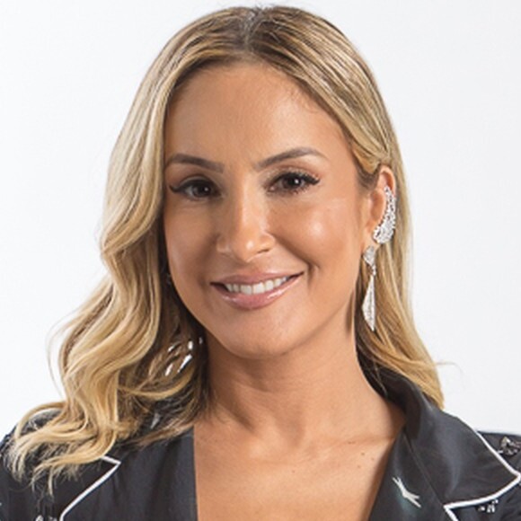 Claudia Leitte acrescentou em resposta a seguidor: 'Só dei uma favorecida no ângulo mesmo'