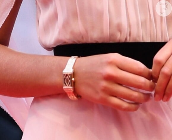 Bruna Marquezine usou um luxuoso relógio em sua estreia na 74ª edição do Festival de Cinema de Veneza