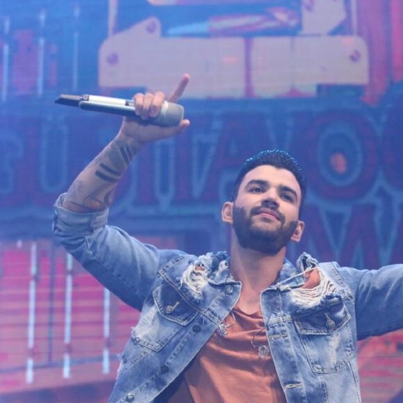 Gusttavo Lima foi um dos cantores que se apresentaram no 'Festeja Niterói' neste domingo, 3 de setembro de 2017