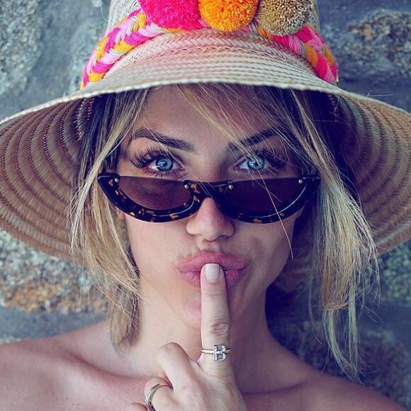 Giovanna Ewbank curte férias em Mykonos, na Grécia, com Bruno Gagliasso