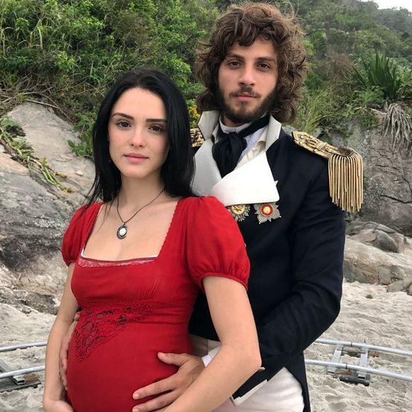 Anna (Isabelle Drummond) engravida novamente de Joaquim (Chay Suede) no fim da novela 'Novo Mundo'
