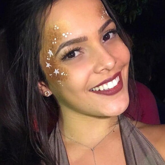 Ex-BBB Emilly elogiou peça de Deborah Secco: 'Vi que teu lugar é mesmo ali, no palco, Déborah, fiquei encantada com cada ato e cada sorriso teu'