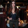 Giovanna Lancellotti investiu em calça justa de boca larga com detalhes brilhosos em um look com body e jaqueta de couro para lançamento de coleção da John John, em São Paulo, em 22 de março de 2017