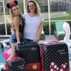 Larissa Manoela é dona de malas, roupas e acessórios do Mickey e Minnie Mouse