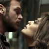 Rubinho (Emílio Dantas) confessa para Bibi (Juliana Paes) que a traiu com 'uma porção' de mulheres, mas em seguida diz que foi brincadeira e a seduz com beijos e carícias, na novela 'A Força do Querer'