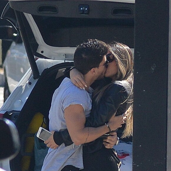 Mayra Cardi completou 34 anos e ganhou um pedido de casamento e uma surpresa de Arthur Aguiar