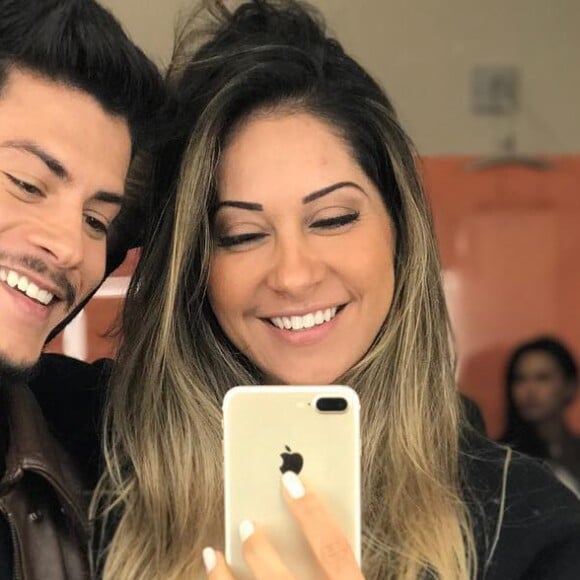 Mayra Cardi e Arthur Aguiar assumiram o relacionamento há cerca de dois meses