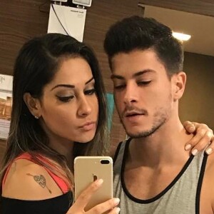 Mayra Cardi brinca ao falar de Arthur Aguiar: 'Meu quase marido'