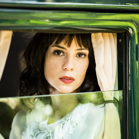 Andreia Horta vive Lucinda, antagonista complexada, na novela 'Tempo de Amar', que estreia em 26 de setembro de 2017