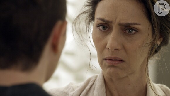 Joyce (Maria Fernanda Cândido) garante que o amor por Cláudio (Gabriel Stauffer) vai fazer Ivan (Carol Duarte) desistir da transição, na novela 'A Força do Querer'