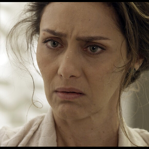 Joyce (Maria Fernanda Cândido) garante que o amor por Cláudio (Gabriel Stauffer) vai fazer Ivan (Carol Duarte) desistir da transição, na novela 'A Força do Querer'