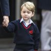 Ao lado do pai, William, e sem a companhia da mãe, Kate Middleton, George foi à escola Thomas's Battersea, no bairro de mesmo nome, na região sul de Londres, nesta quinta-feira, 7 de setembro de 2017