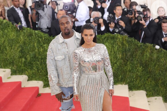 Kim Kardashian e o marido desembolsaram US$ 45 mil, aproximadamente R$ 140 mil, para pagar a mãe de aluguel
