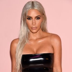 Barriga de aluguel de Kim Kardashian está grávida de uma menina