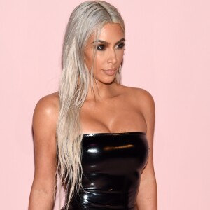 Barriga de aluguel de Kim Kardashian está grávida de 4 meses. Herdeira tem nascimento previsto para janeiro de 2018