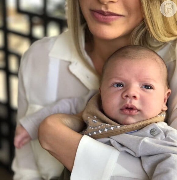 Andressa Suita repensou sobre publicar fotos de Gabriel nas redes sociais após o nascimento do bebê: 'Não tinha como não compartilhar com vocês essa nossa felicidade'