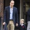 Sem a companhia de Kate, o duque de Cambridge, William, levou George à escola Thomas's Battersea, em Londres, nesta quinta-feira, 7 de setembro de 2017